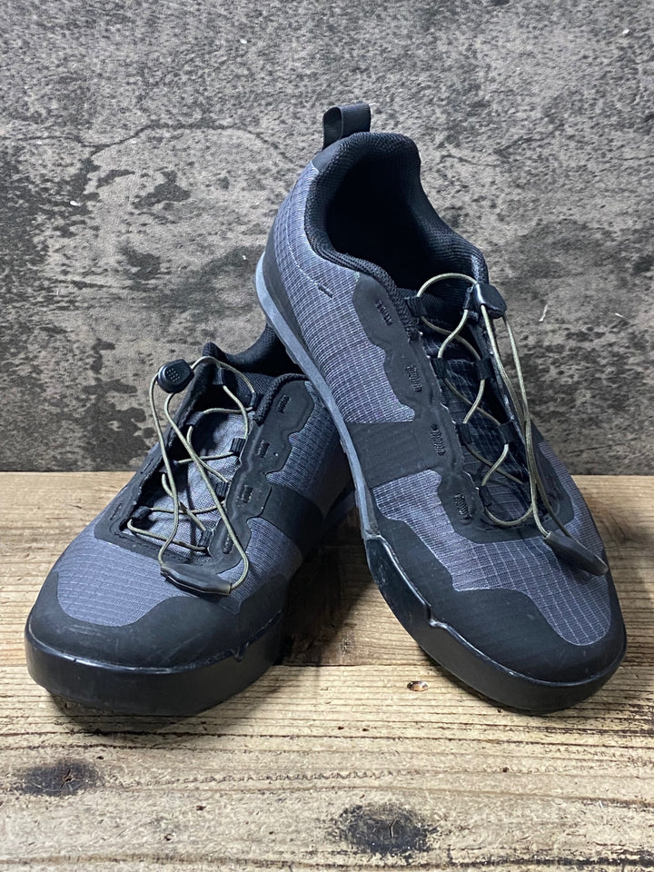 KE110 ジロ GIRO TRACKER FASTLACE フラットシューズ 黒グレー EU41