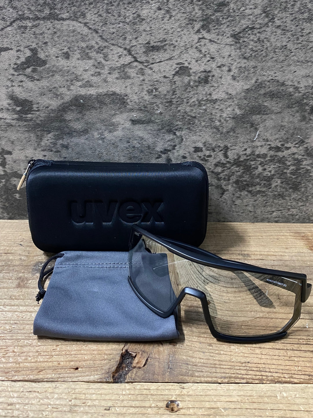 KM244 ウベックス UVEX sportstyle 235 サングラス アイウェア 黒 調光