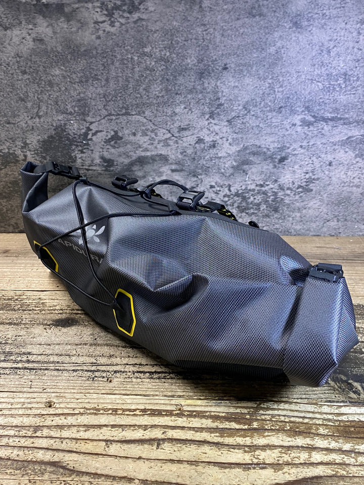 JN652 アピデュラ APIDURA エクスペディション ハンドルバーパック 14L