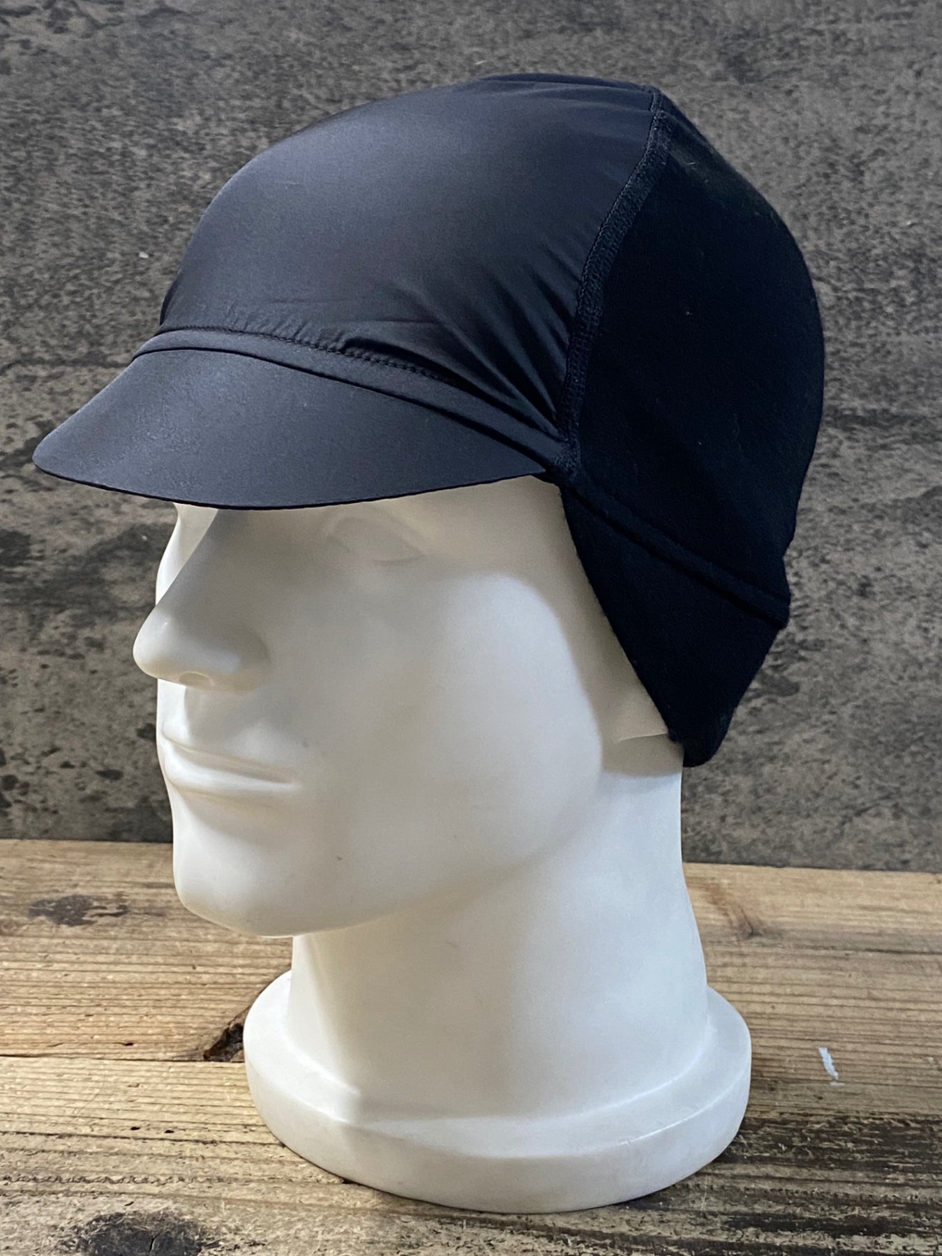 JZ112 ラファ Rapha PEAKED MERINO HAT サイクルキャップ 黒 ONE SIZE