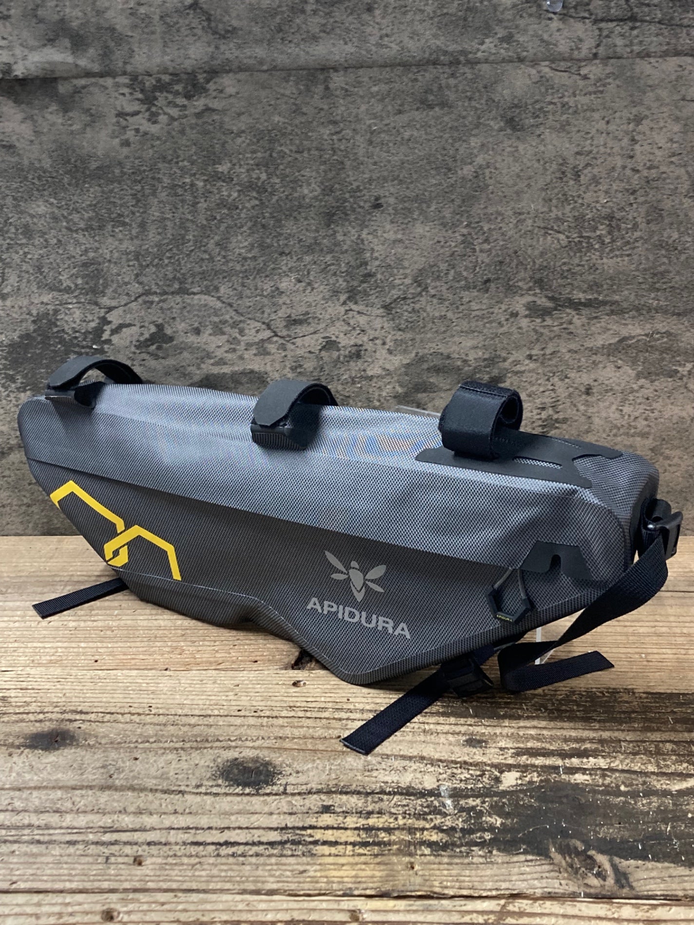 JX816 アピデュラ APIDURA エクスペディション フレームパック 3L