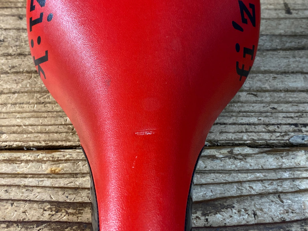 JT218 フィジーク FIZIK アリアンテ ALIANTE サドル 赤黒 kiumレール