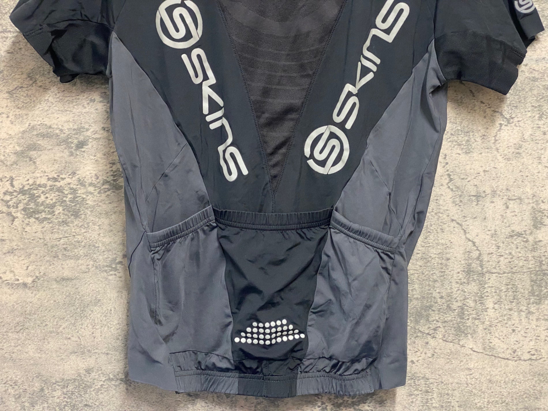 サイクルウエア　S JS649 スキンズ SKINS 半袖 サイクルジャージ 黒 グレー M – BICI