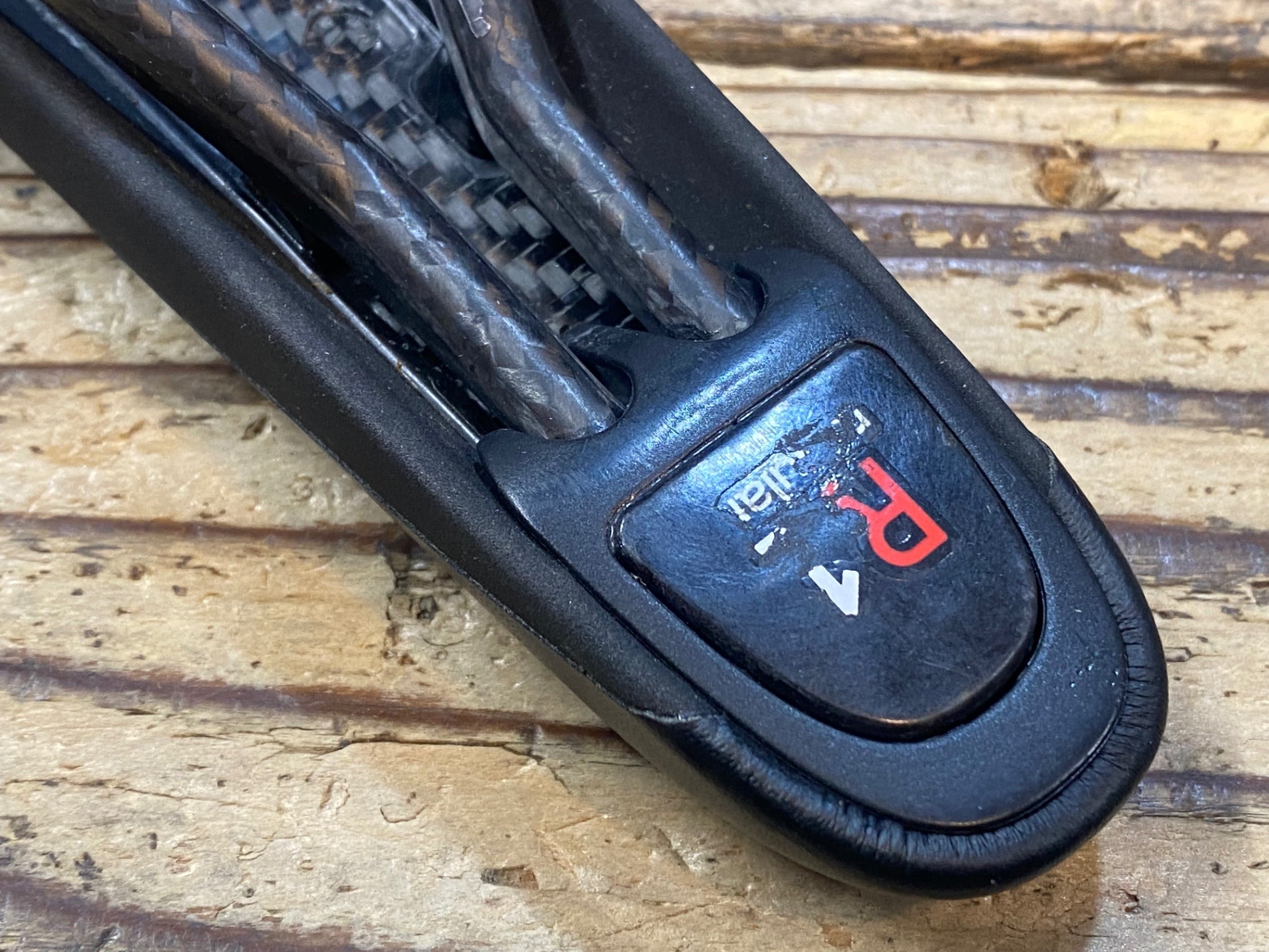 JX891 フィジーク fizik ARIONE R1 サドル 黒 regular BRAIDEDレール