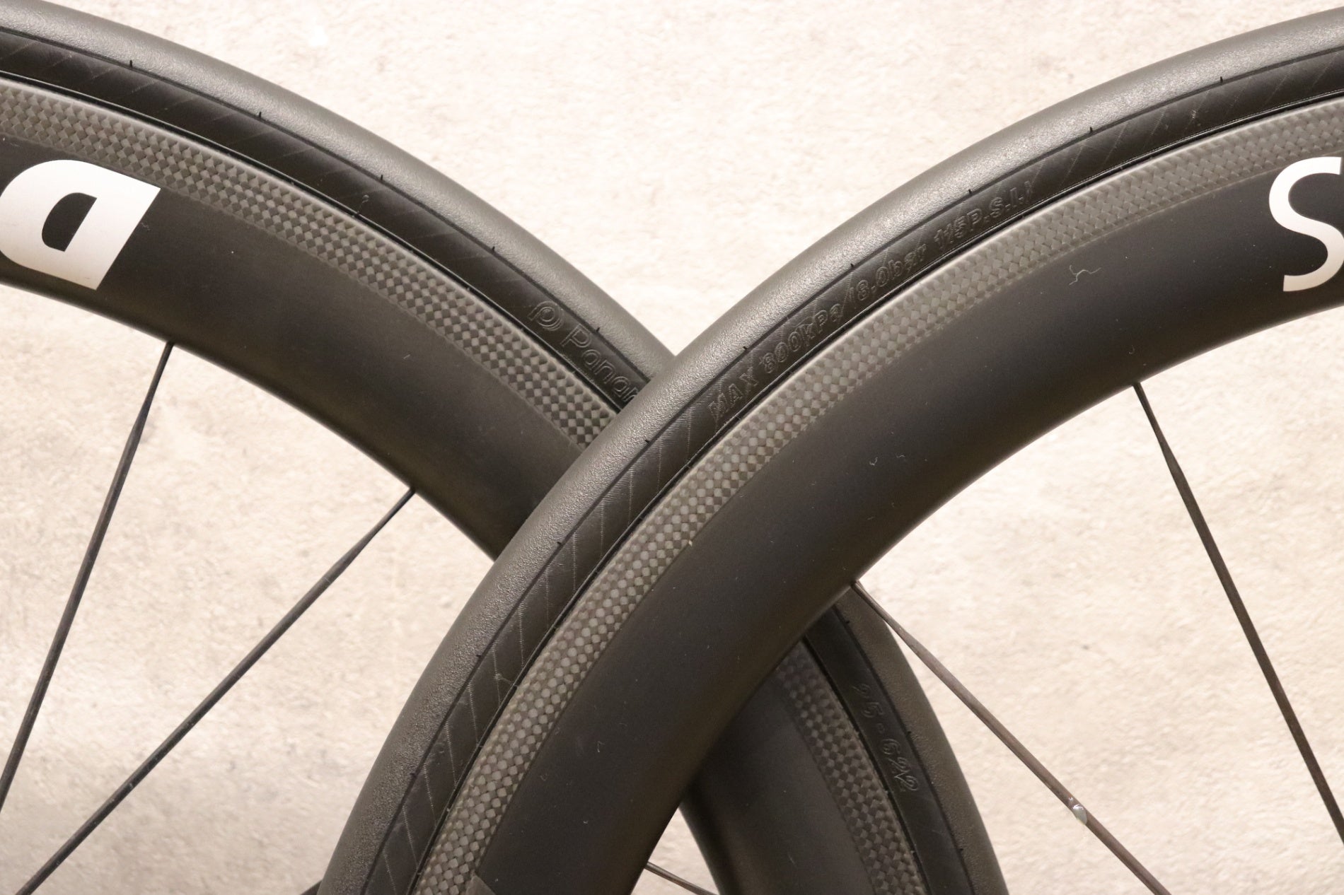DT SWISS ARC1100 DICUT 48 カーボン チューブレスレディ ホイール