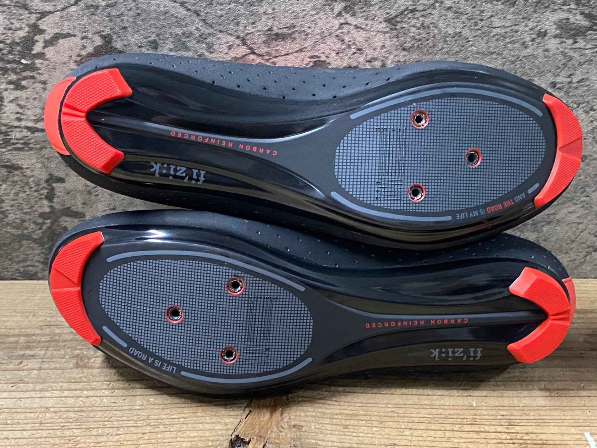 KI043 フィジーク fizik R5 BOA MAN ビンディングシューズ 3穴 黒赤
