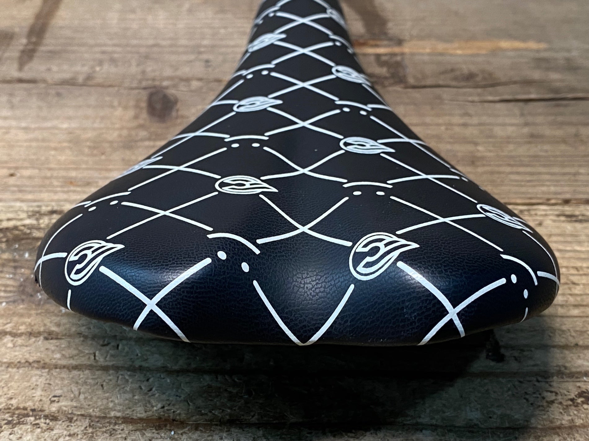 JP588 チネリ Cinelli SCATTO C-Smile サドル 黒 クロモリレール 140mm