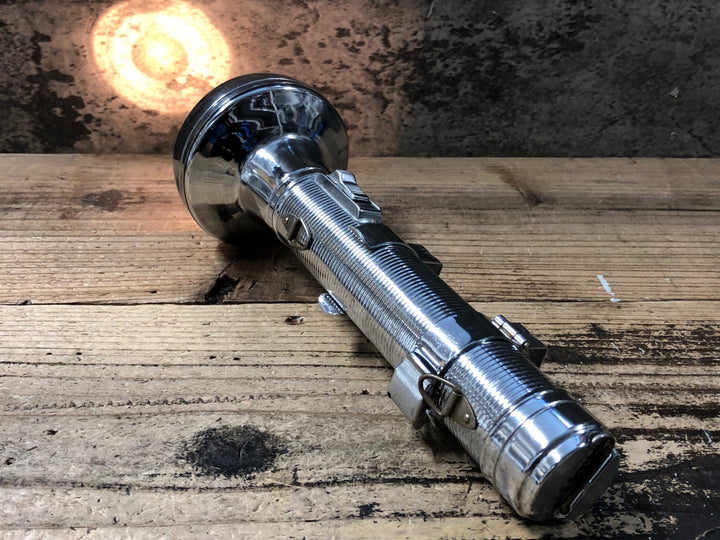 KM890 NOVEL 探検ライト 懐中電灯