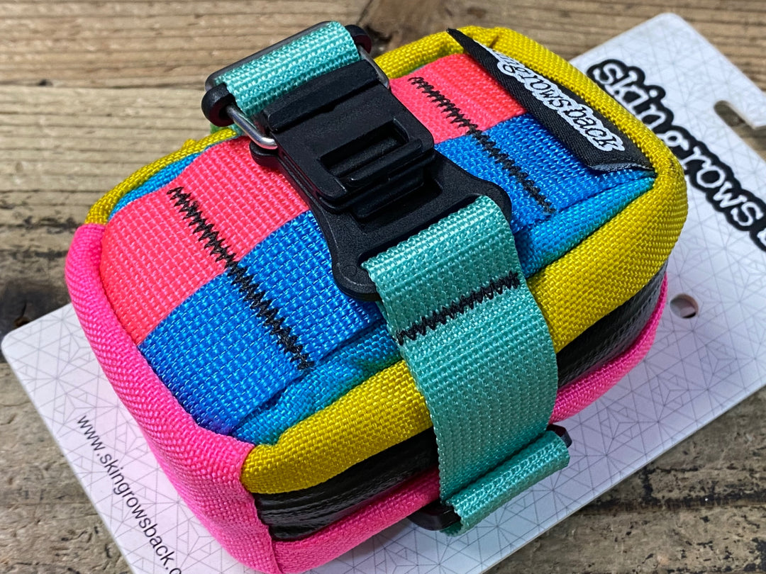 JV612 スキングローズバック skingrowsback サドルバッグ KAWAII 総柄