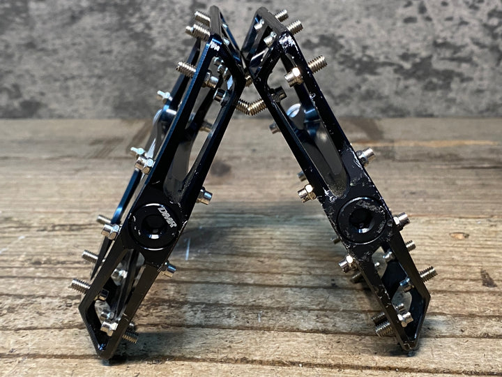 JJ158 DMR VAULT フラットペダル 黒