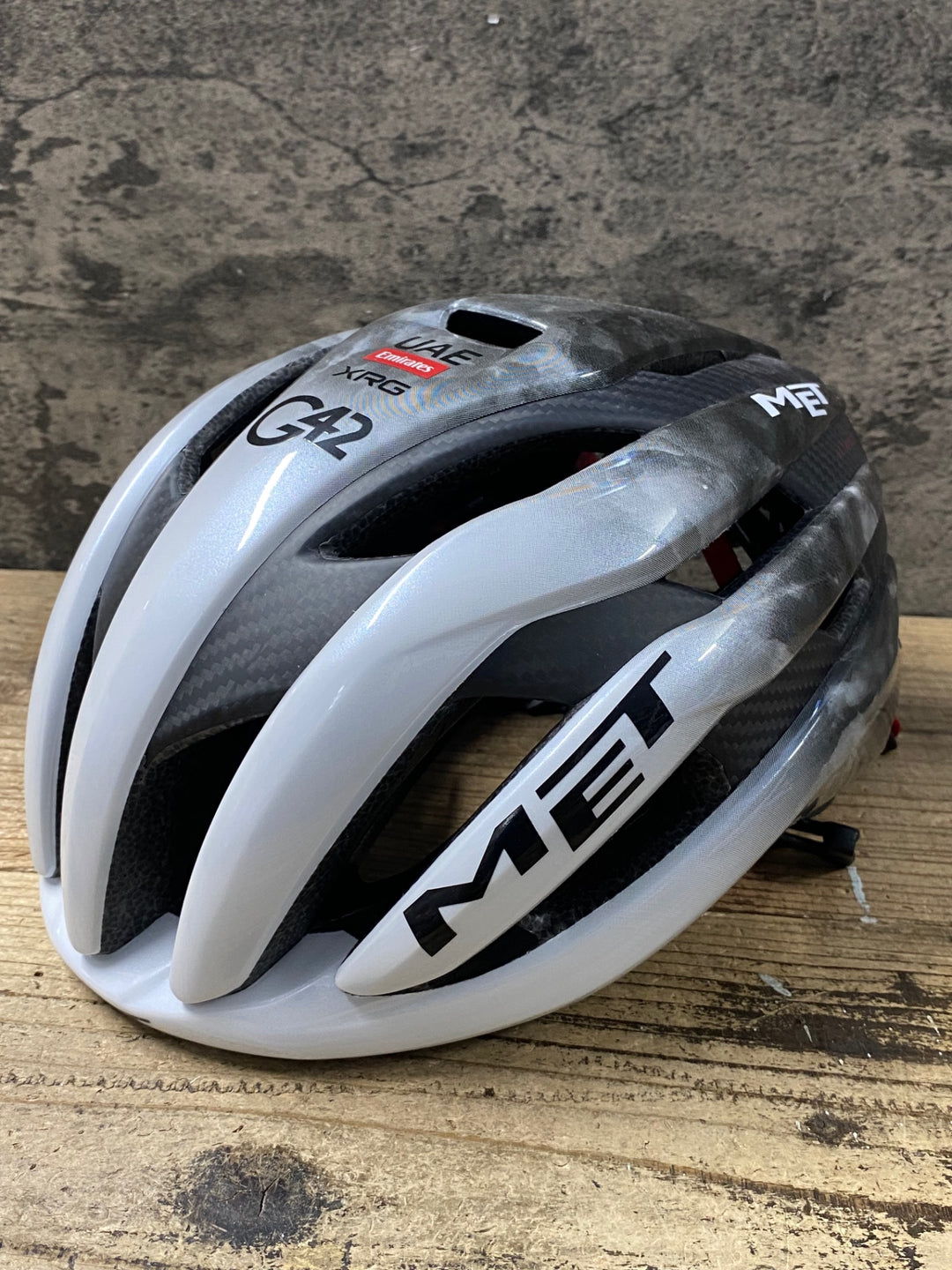 KQ161 メット MET トレンタ TRENTA 3K CARBON ヘルメット L 黒白赤 UAE 2024年11月製造