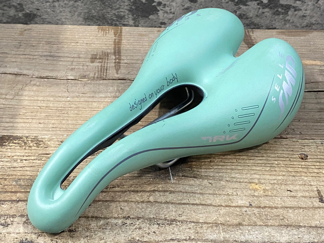 JU850 SELLE SMP 7RK サドル 緑 スチールレール