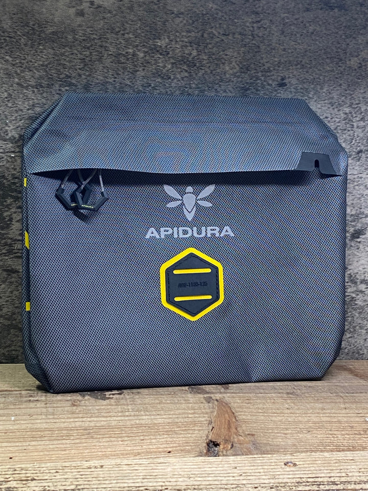 JN653 アピデュラ APIDURA エクスペディション アクセサリーポケット