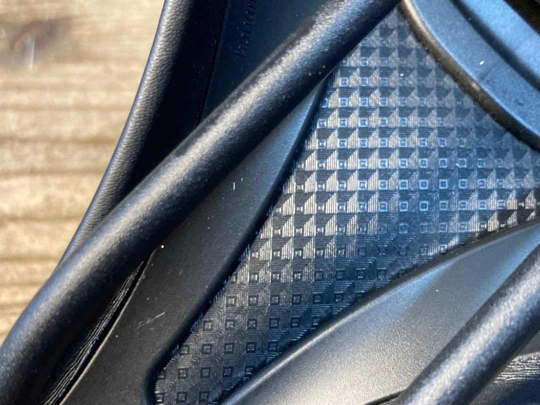JS729 フィジーク fizik ALIANTE R7 サドル 黒