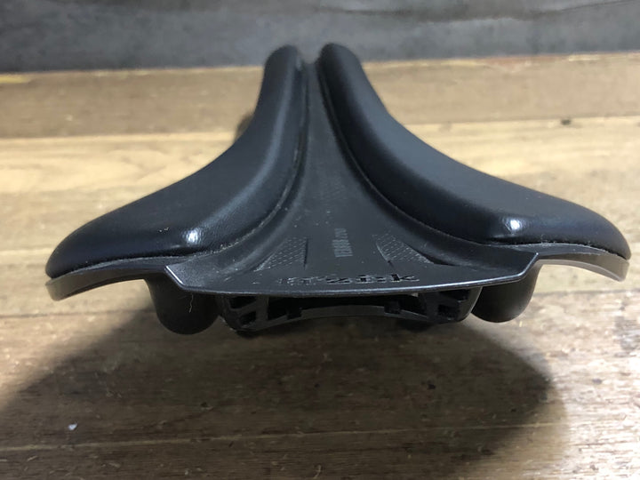 KL932 フィジーク fizik ANTARES R3 VERSUS EVO サドル KIUMレール 138mm ※ロゴプレート欠品