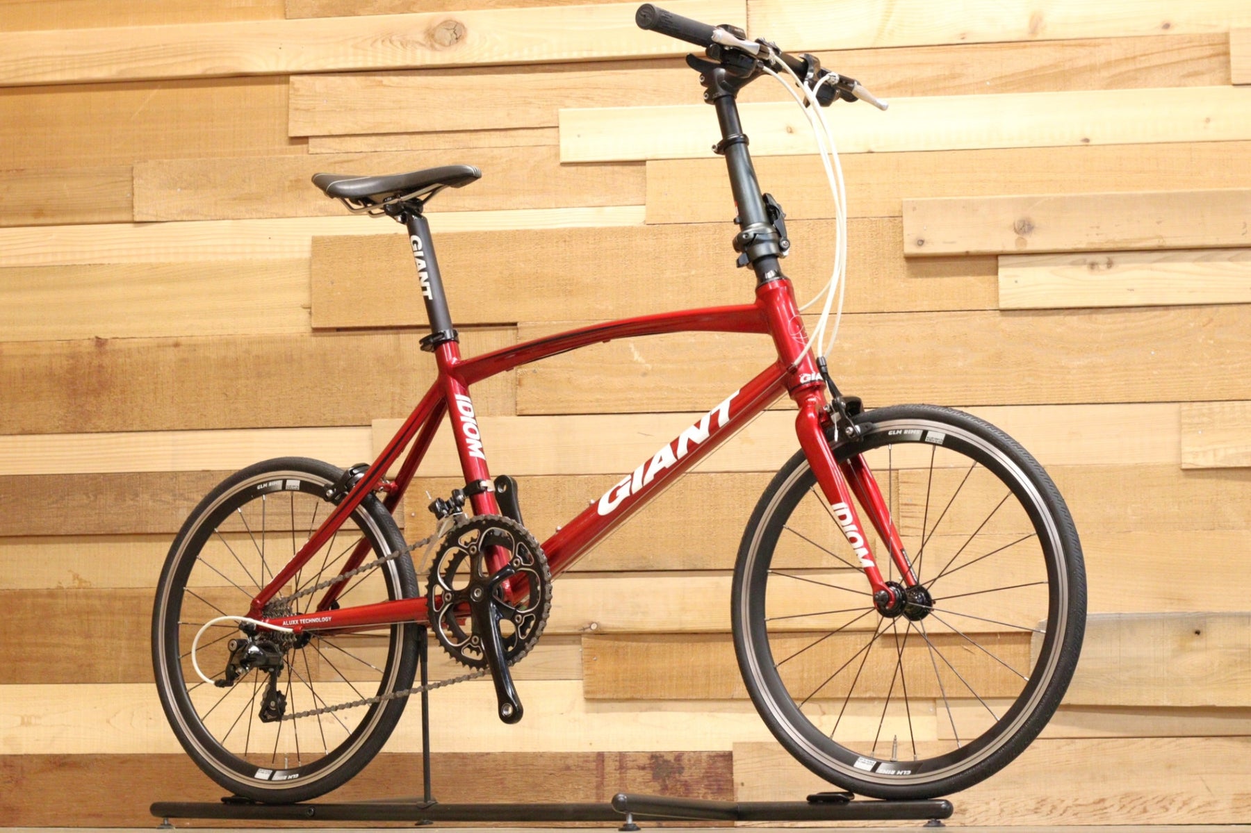 GIANT　IDIOM Mサイズ　20インチ ブラック/レッド ジャイアント GIANT イディオム IDIOM 1 2013 Mサイズ シマノ ソラ