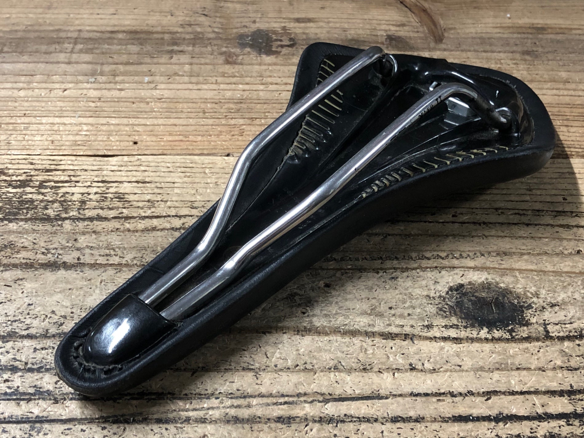 KD073 フィジーク fizik アリオネ ARIONE WIND FREX サドル 黒 kium