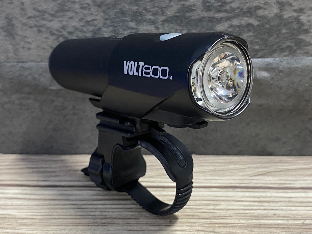 KK089 キャットアイ CATEYE VOLT800 フロントライト ※点灯確認済み、マウント付属