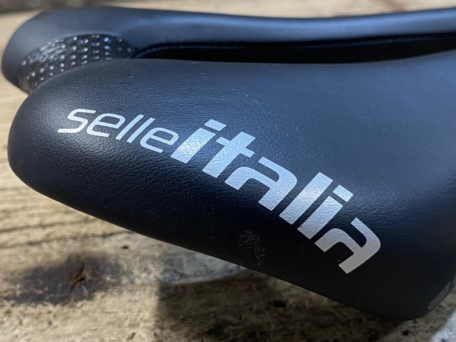 KA394 セライタリア Selle Italia SLR TM SUPERFLOW サドル 133mm 黒
