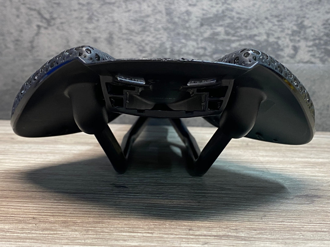 JK629 フィジーク fizik ANTARES VERSUS EVO R1 ADAPTIVE サドル 黒 カーボンレール 149mm ※プレート欠品