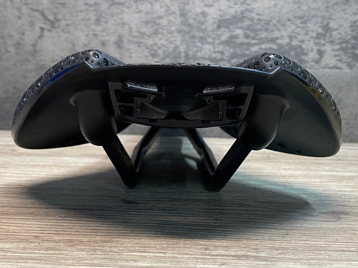 JK629 フィジーク fizik ANTARES VERSUS EVO R1 ADAPTIVE サドル 黒 カーボンレール 149mm ※プレート欠品