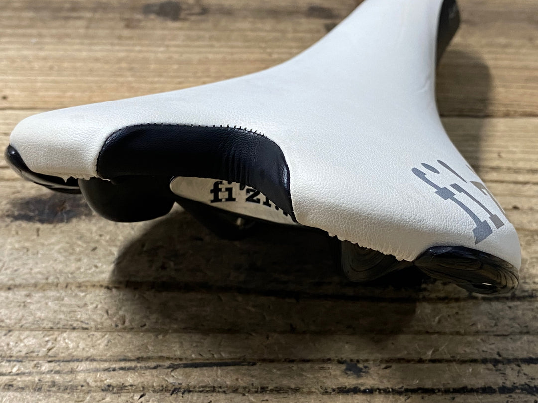KQ626 フィジーク fizik ALIANTE サドル 白 kiumレール
