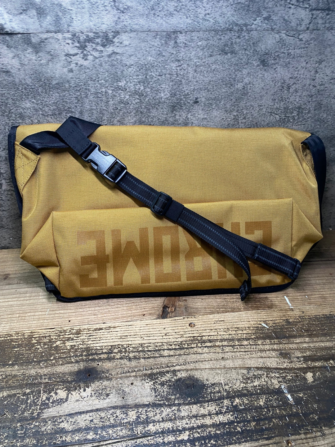 JI681 クローム CHROME シンプル SIMPLE MESSENGER メッセンジャーバッグ 山吹色