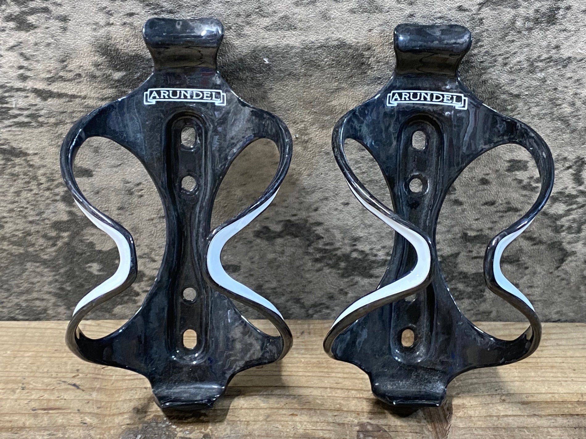 ARUNDEL カーボンボトルケージ 2個セット ARUNDEL 「アランデル」 カーボンボトルケージ 2点セット / バイチャリ