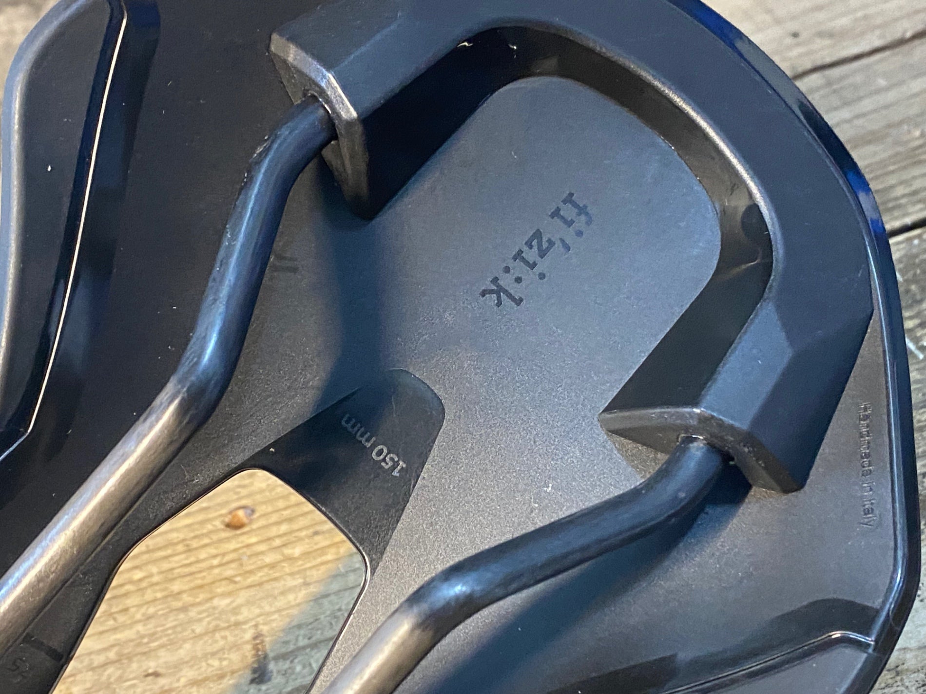 JX683 フィジーク fizik ヴェント VENTO ARGO R1 サドル 黒 カーボン