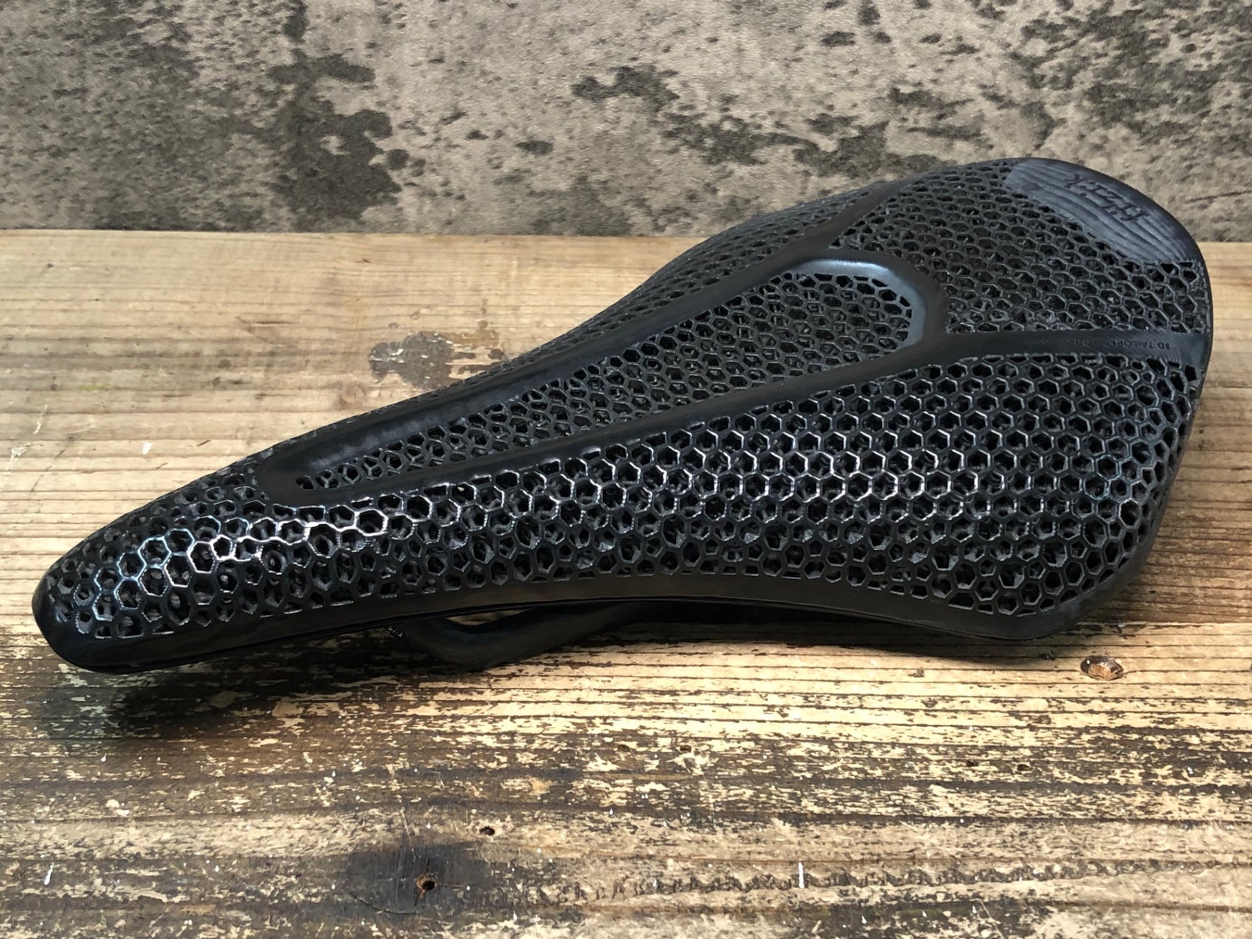 JD401 フィジーク fizik VENTO ARGO R1 ADAPTIVE サドル 150mm