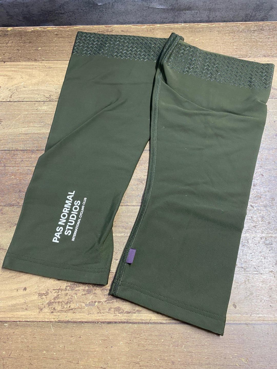 KA586 パスノーマルスタジオ PAS NORMAL STUDIOS CONTROL KNEE WARMER ニーウォマー オリーブ L 裏起毛