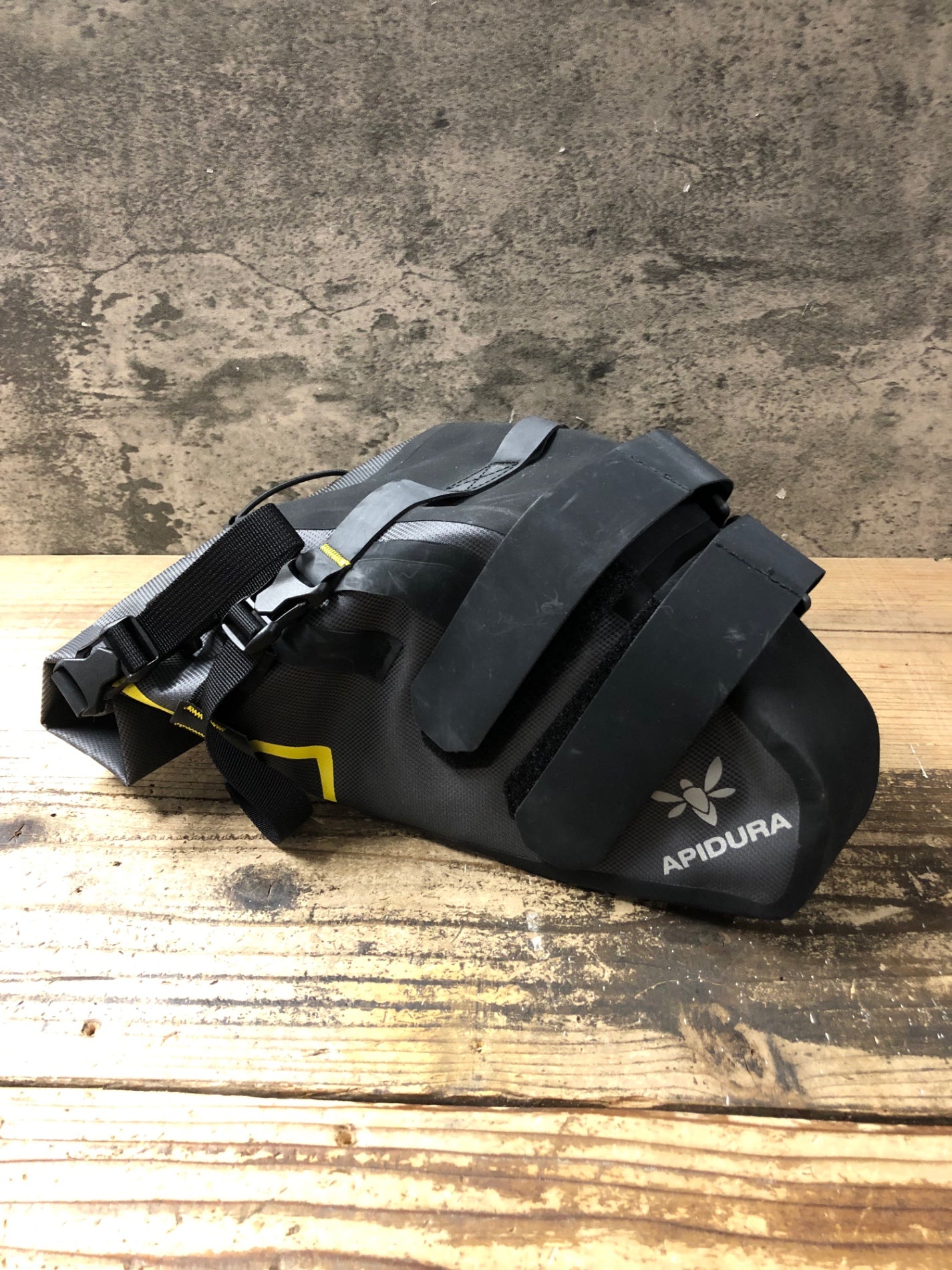 ALZUNI レザー ボディバッグ （サドル） 楽天市場】送料無料 日本製 ハンドメイド 本革 1年保証 修理対応