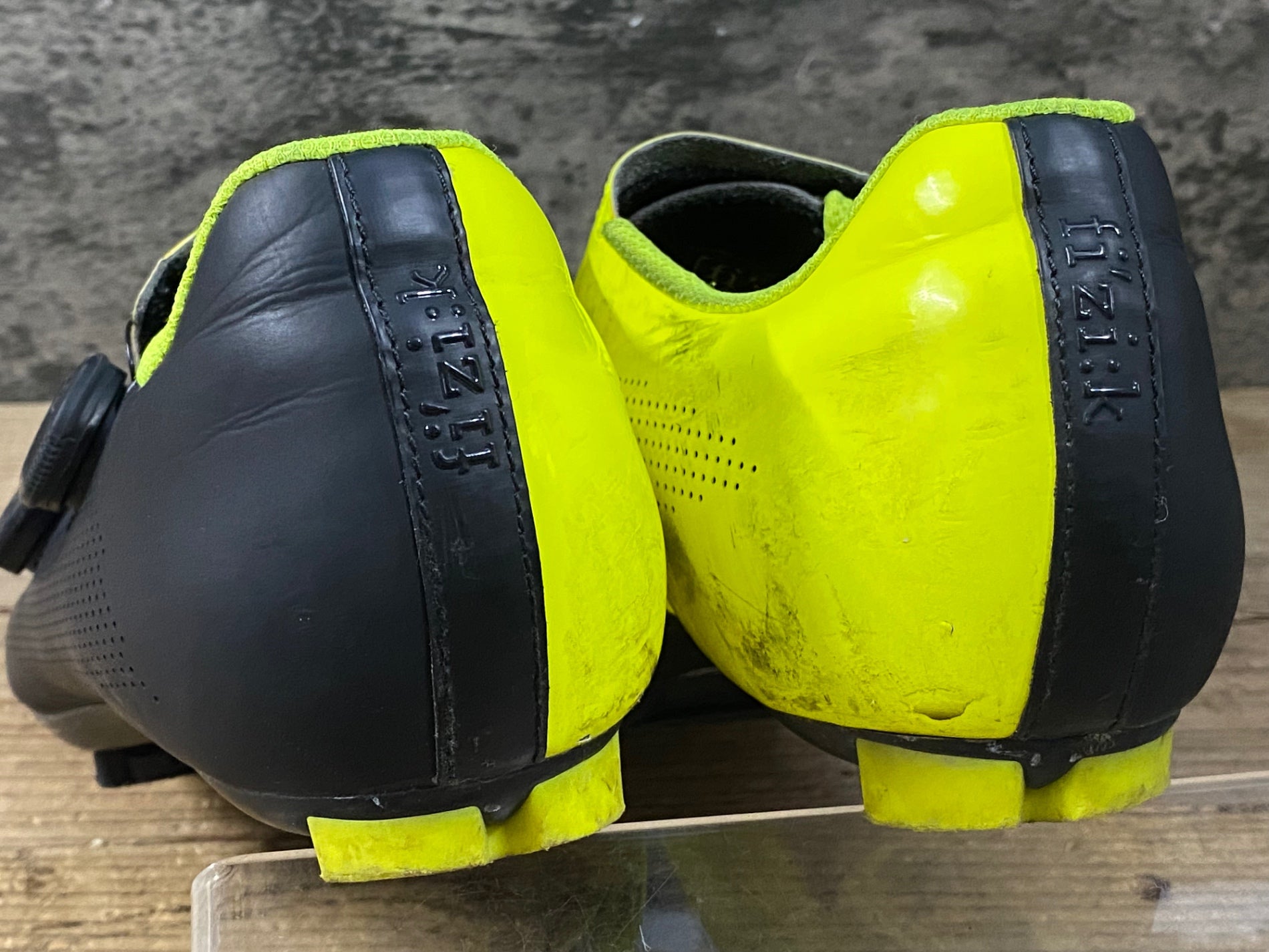 KG701 フィジーク fizik ARIA R3 ビンディングシューズ 黒黄 EU44.5