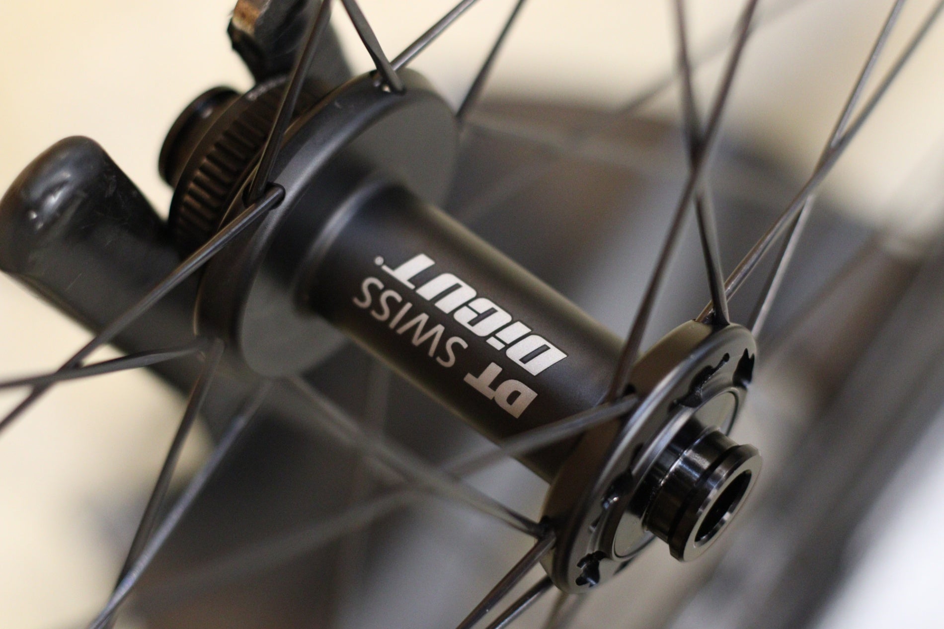 DT SWISS ARC1600 DICUT DB 50/62 カーボン チューブレスレディ
