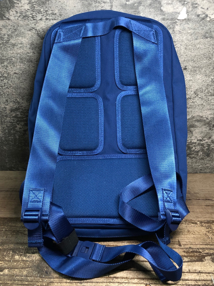 JD840 ラファ Rapha BACKPACK バックパック 青 ※動物の毛