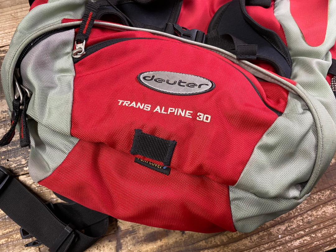 JJ720 ドイター deuter リュックサック バックパック 赤