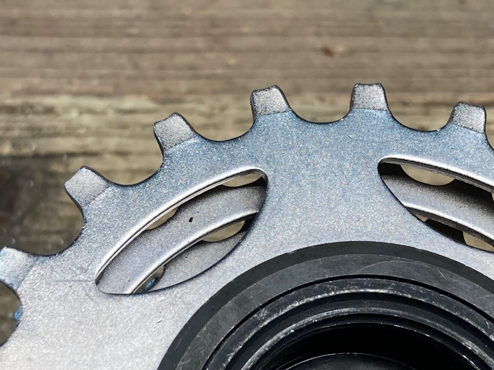 超美品　値引不可　デュラエース7401 7400 アラヤ aero4 13-26 超激得，お買い得 シマノデュラエース ＃7400 7段ボスフリー 歯数