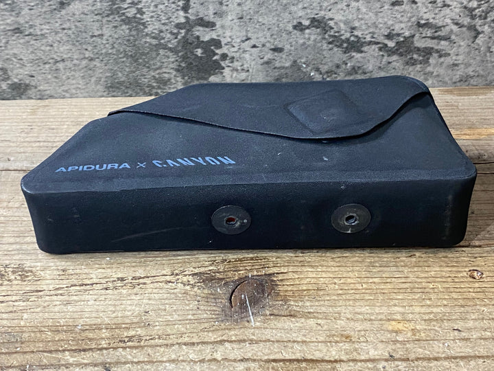 KA732 アピデュラ APIDURA CANYON トップチューブバッグ 黒 コラボ