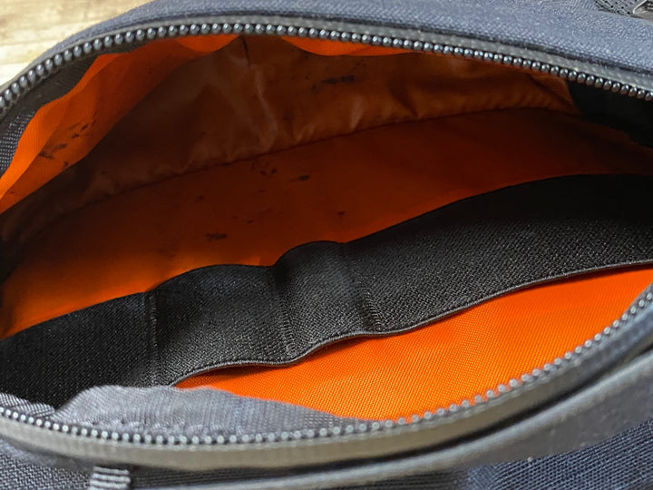 KG663 ラファ Rapha TRAIL HIP PACK ウェストポーチ 黒 汚れ