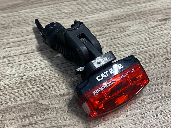 KE002 キャットアイ CATEYE RAPID MICRO AUTO リアライト 点灯確認済