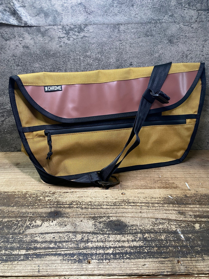 JI681 クローム CHROME シンプル SIMPLE MESSENGER メッセンジャーバッグ 山吹色