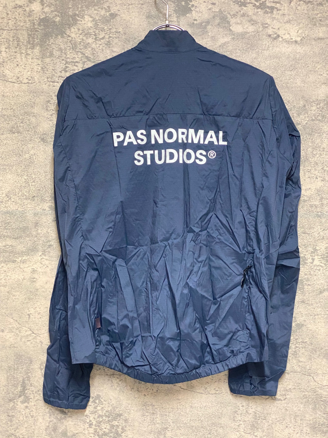 KM708 パスノーマルスタジオ PAS NORMAL STUDIOS ESSENTIAL INSULATED JACKET 長袖 ウィンドブレーカー 紺 S