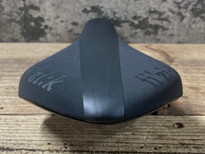 JV288 フィジーク fizik アリオネ ARIONE R1 REGULAR サドル 黒 CARBON BRAIDEDレール