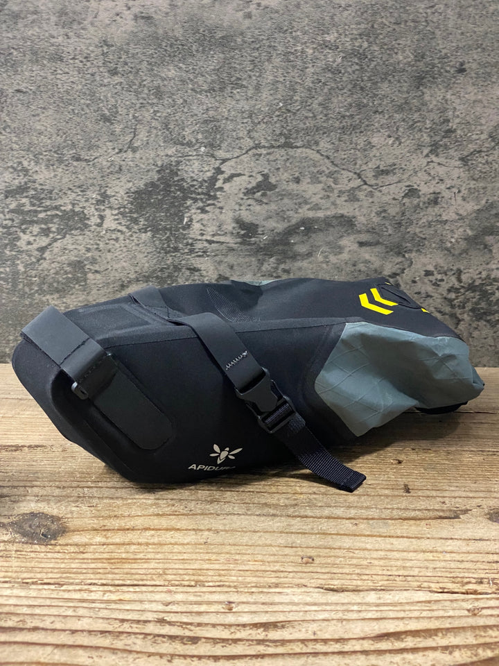 KQ675 アピデュラ APIDURA バックカントリーサドルパック BACKCOUNTRY SADDLE PACK 4.5L サドルバッグ 黒