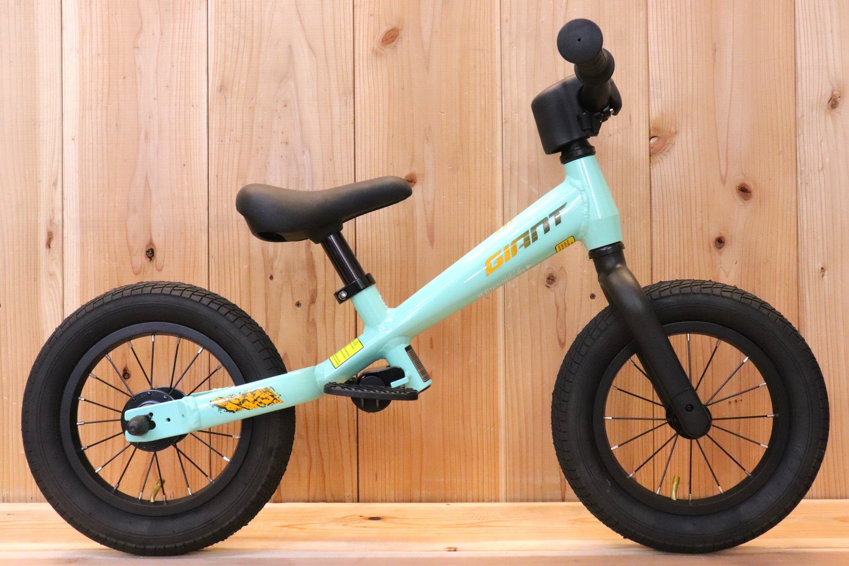 ジャイアント pre push bike キックバイク ストライダー 幼児用自転車