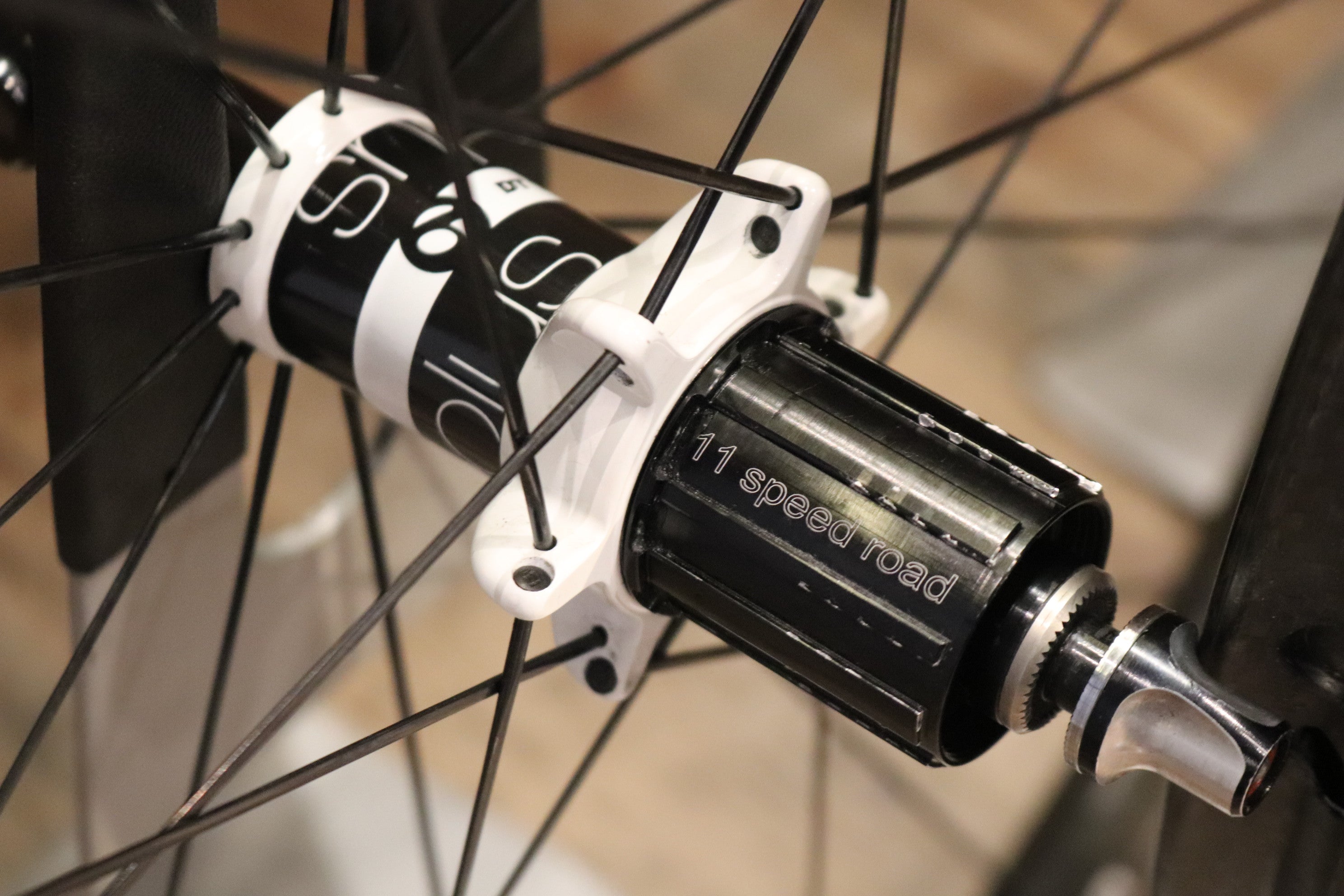 BONTRAGER AEOLUS3 D3 チューブラー　シマノフリー Bontrager Aeolus 3 D3 Tubular Road Wheel - Trek Bikes
