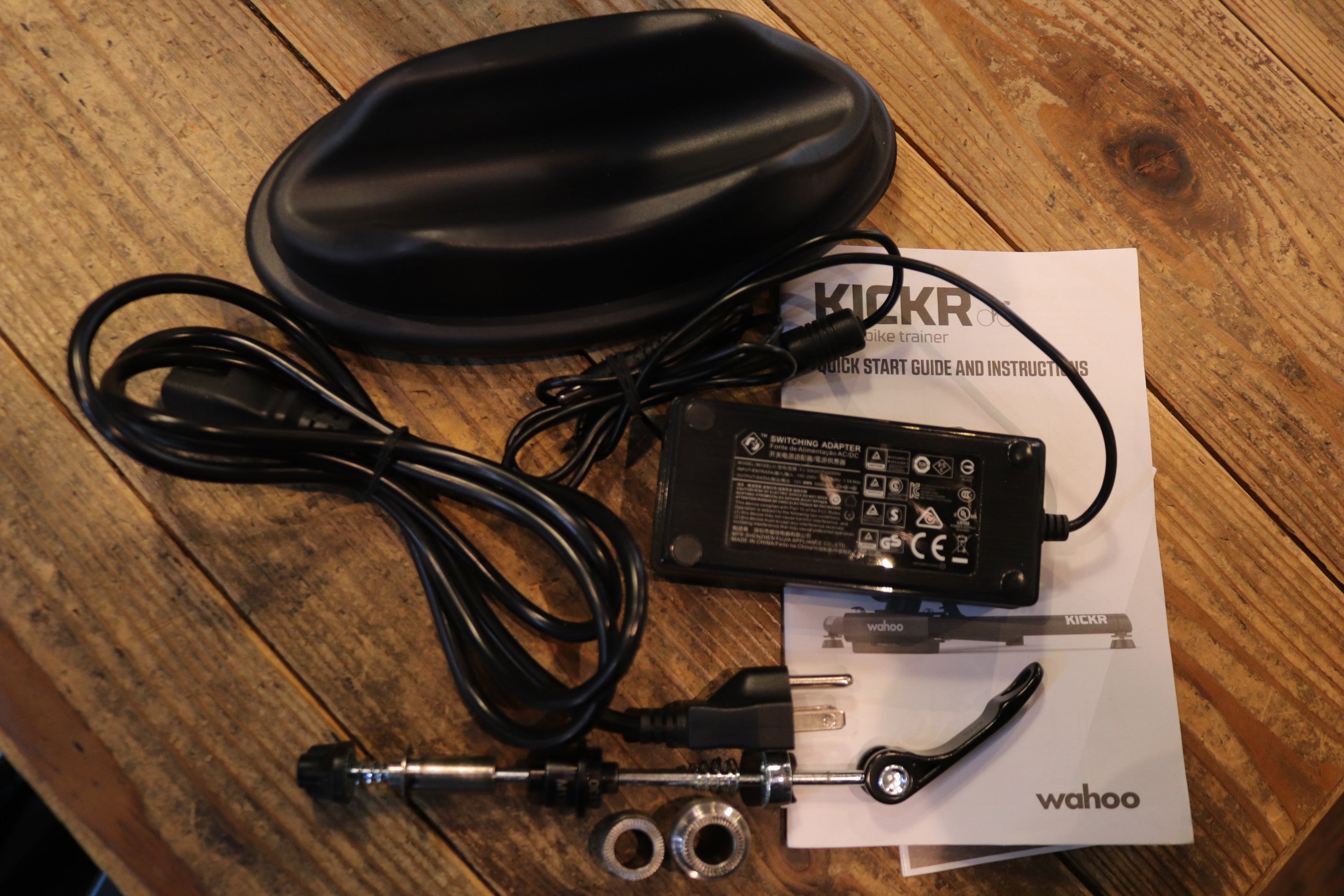 【美品】Wahoo KICKR スマートトレーナー　v4 ワフー Wahoo キッカー KICKR V4 スマートローラー スマートトレーナー