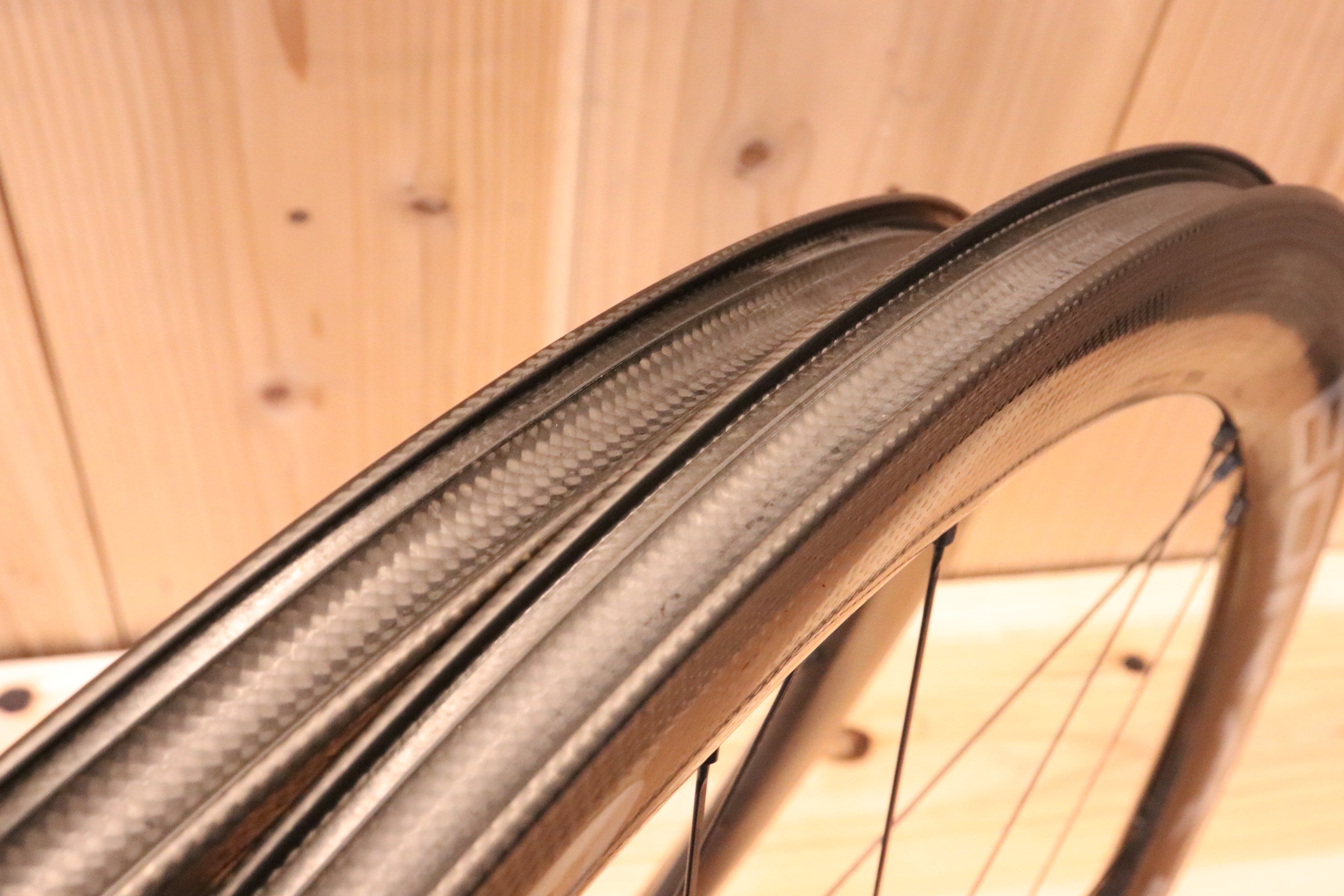 クリンチャータイヤ用カーボンホイール とカンパニョーロ 11速スプロケット クリンチャータイヤ用カーボンホイール とカンパニョーロ 11速