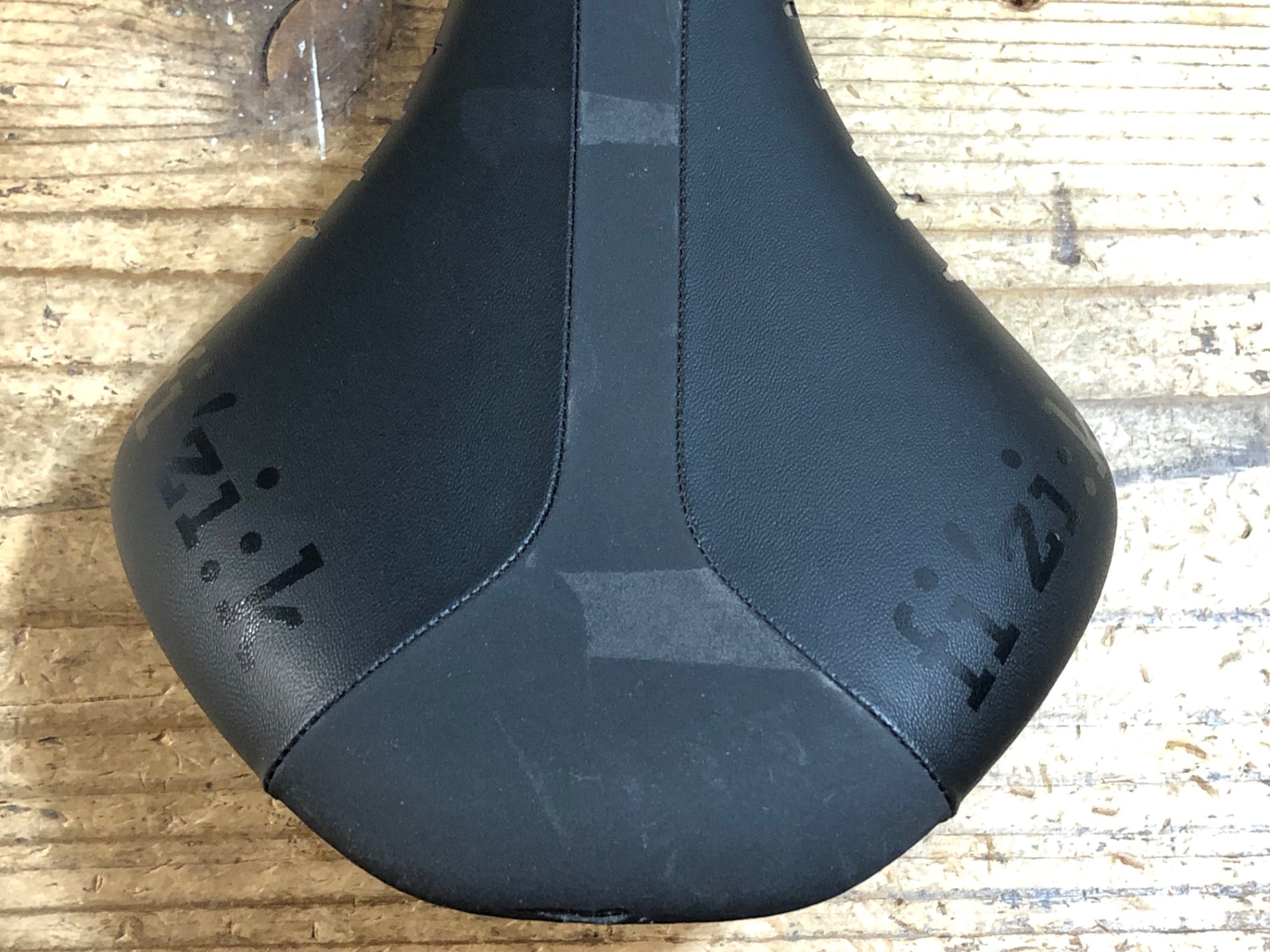 KK560 フィジーク fizik ANTARES R1 Regular サドル カーボンレール