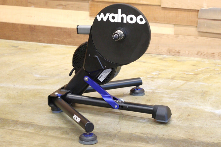 ワフー WAHOO キッカー KICKR V4 ダイレクトドライブ スマートトレーナー KICKR AXIS FEET付 【立川店】